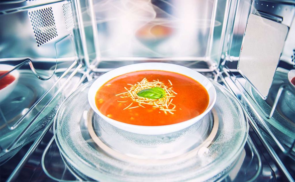 Sopa de tomate en el microondas