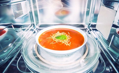 Sopa de tomate en el microondas