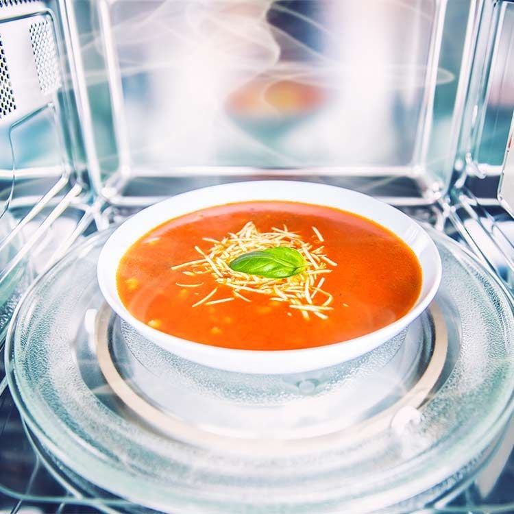 Sopa de tomate en el microondas Sopa de tomate en el microondas