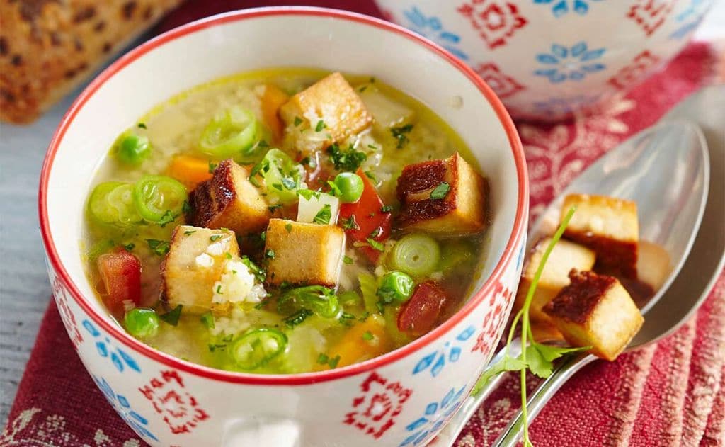 Sopa de tofu y verduras