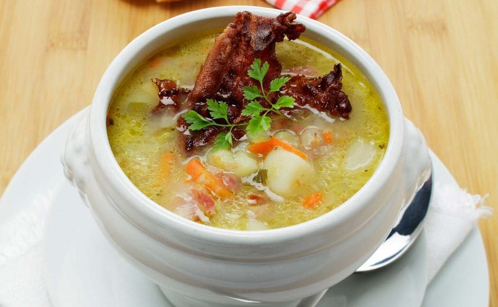 Sopa de patata y zanahoria con beicon crujiente