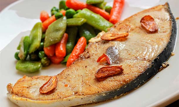 Pez espada a la plancha con menestra de verduras Pez espada a la plancha con menestra de verduras