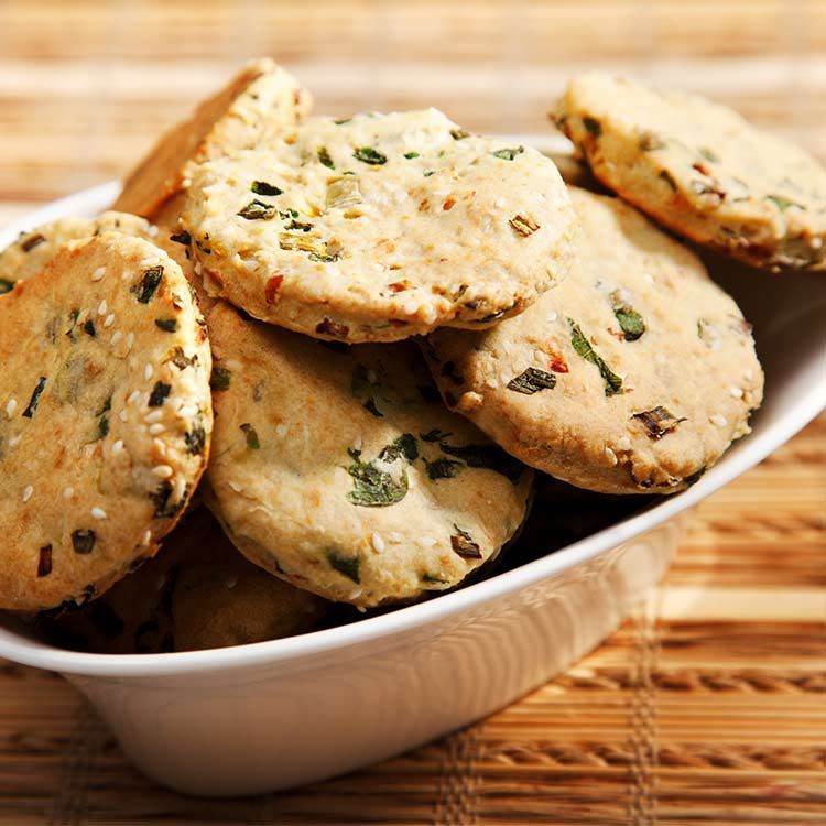 Galletas de cebolla y albahaca Galletas de cebolla y albahaca