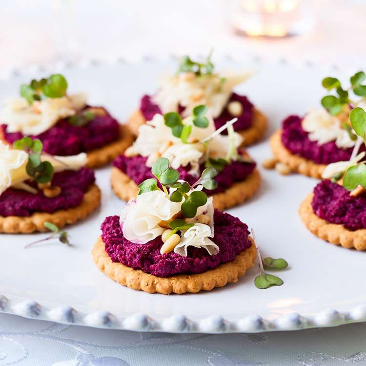 Galletas saladas con pesto de remolacha Galletas saladas con pesto de remolacha