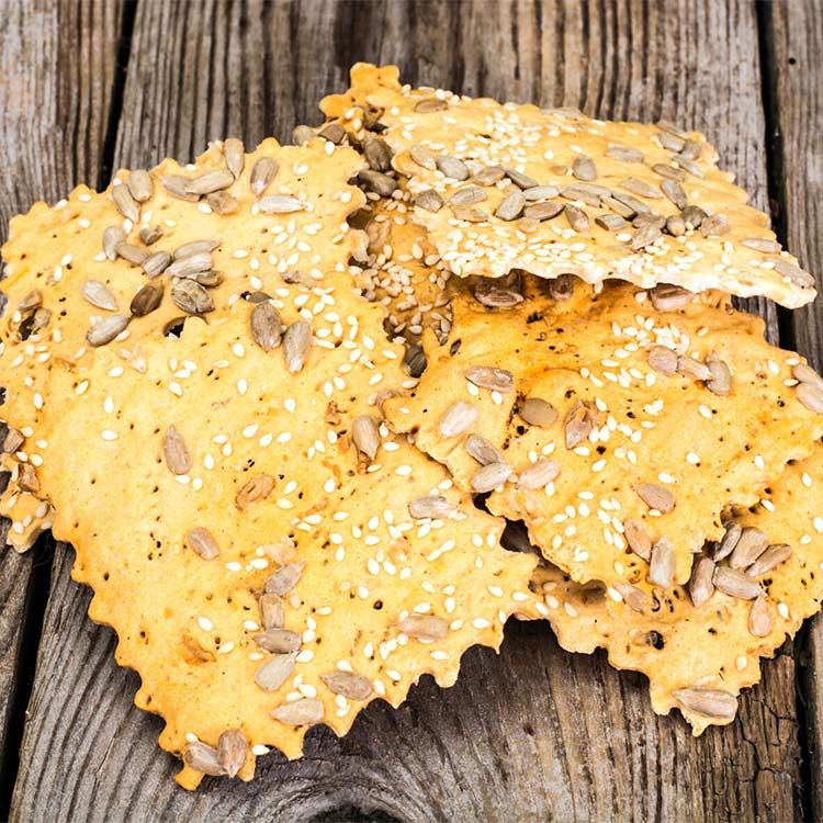 'Crackers' caseras con pipas y sésamo 'Crackers' caseras con pipas y sésamo