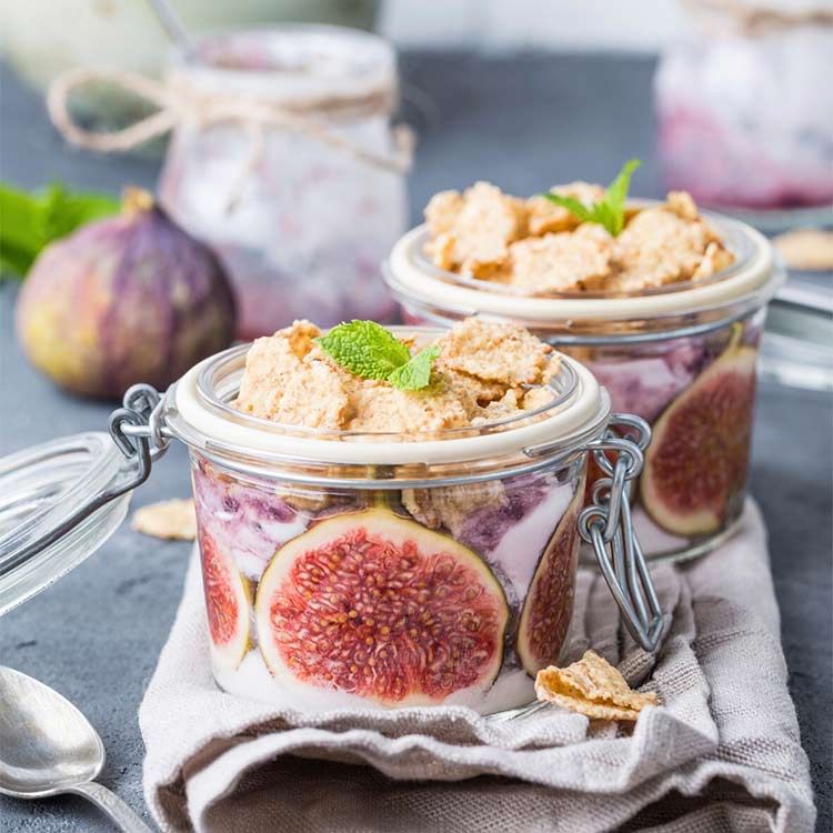 Yogur con higos y cereales