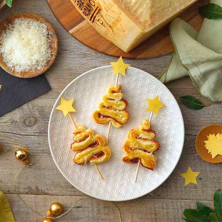 Arbolitos de Navidad de hojaldre, jamón y Grana Padano Arbolitos de Navidad de hojaldre, jamón y Grana Padano