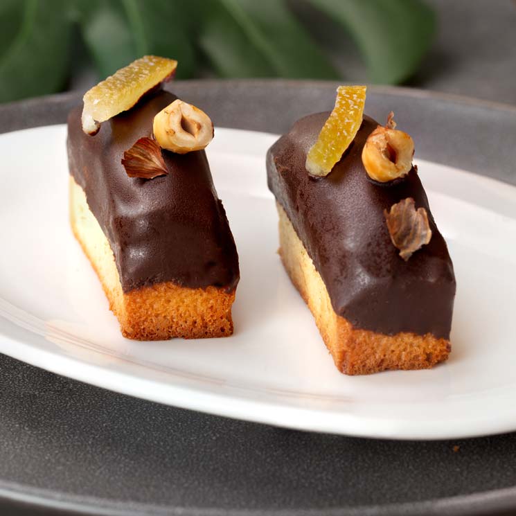 'Financiers' de avellana recubiertos de chocolate