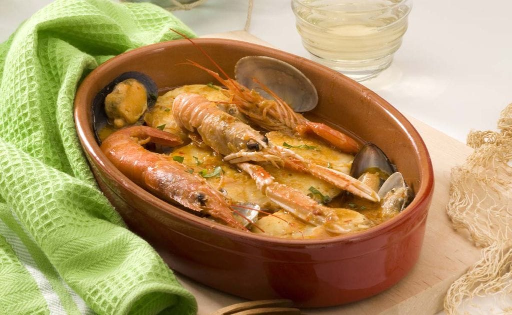 Guiso de dorada y mariscos