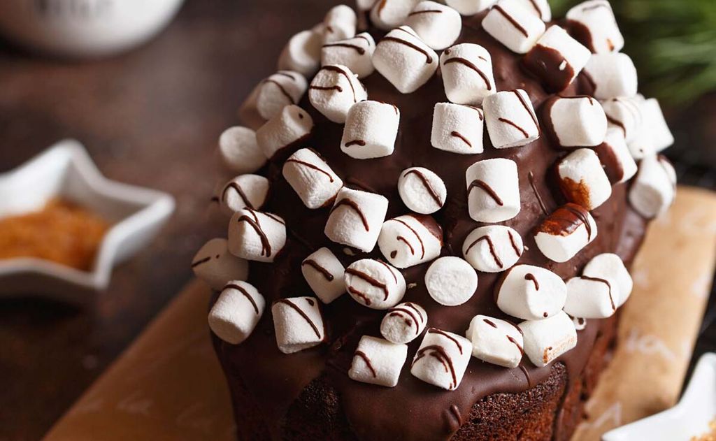 Pastel de chocolate con nubes