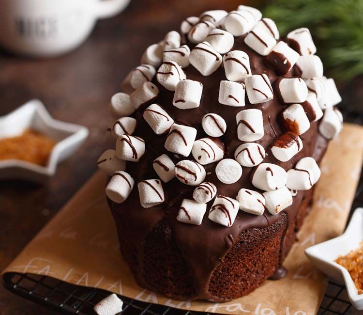 Pastel de chocolate con nubes Pastel de chocolate con nubes