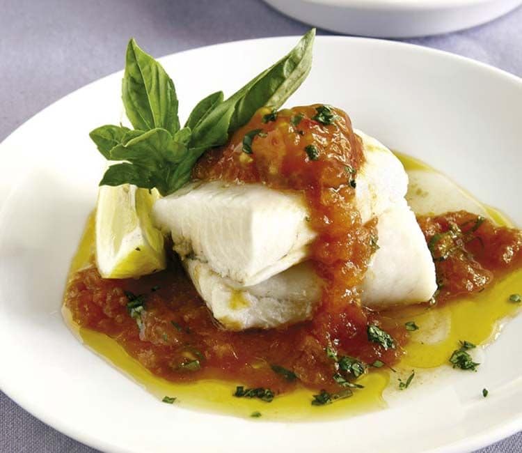 Merluza con tomate y albahaca Merluza con tomate y albahaca
