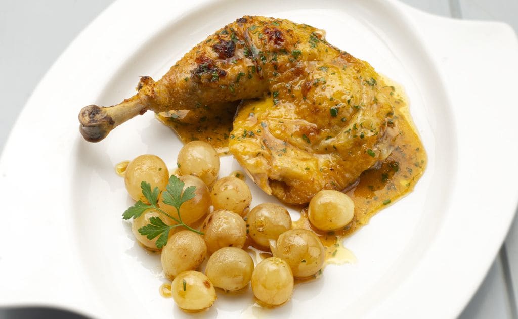 Pollo asado con uvas
