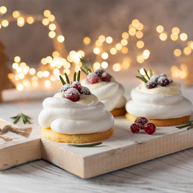Mini paulovas de almendra y mousse de limón