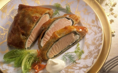 Wellington de salmón con espinacas y puré de patata