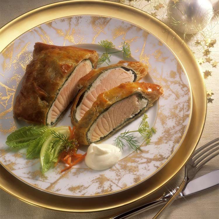 Wellington de salmón con espinacas y puré de patata Wellington de salmón con espinacas y puré de patata