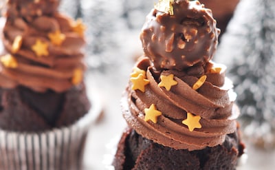 'Muffins' de cacao con praliné y rocas de chocolate