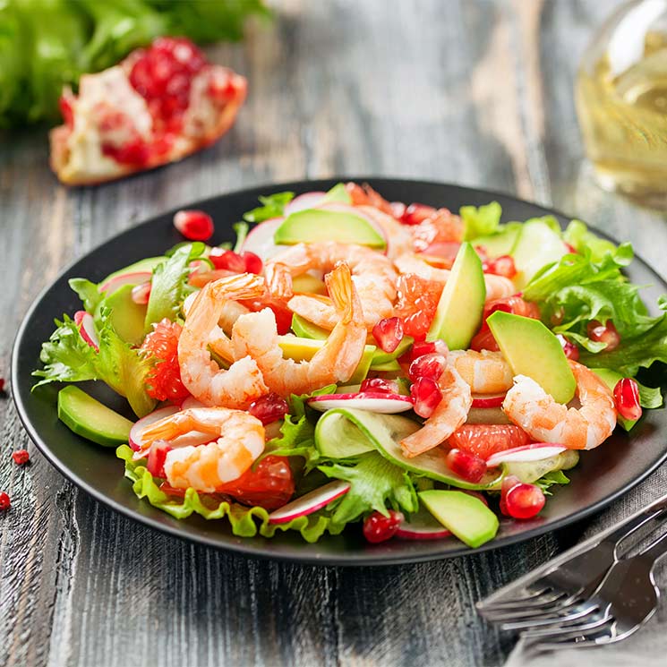 Ensalada de langostinos, aguacate y pomelo