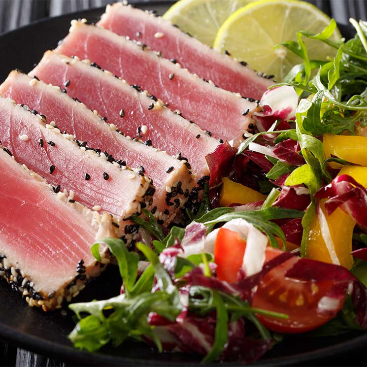 Ensalada de tataki de atún