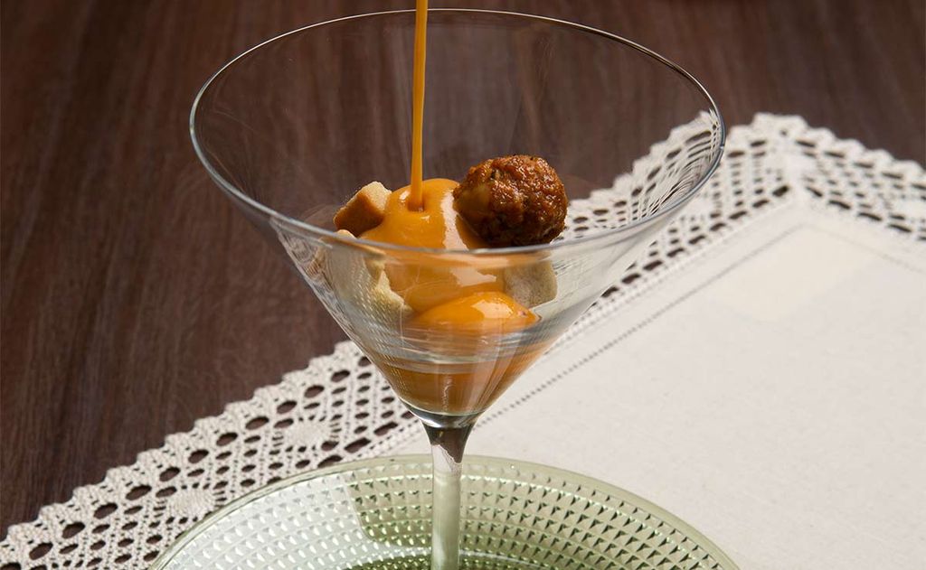 Crema de sopa castellana en copa de cóctel