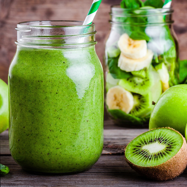 'Smoothie' de kiwi, manzana y espinacas