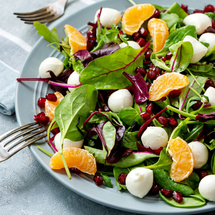 Ensalada de mandarinas, 'mozzarella' y granada