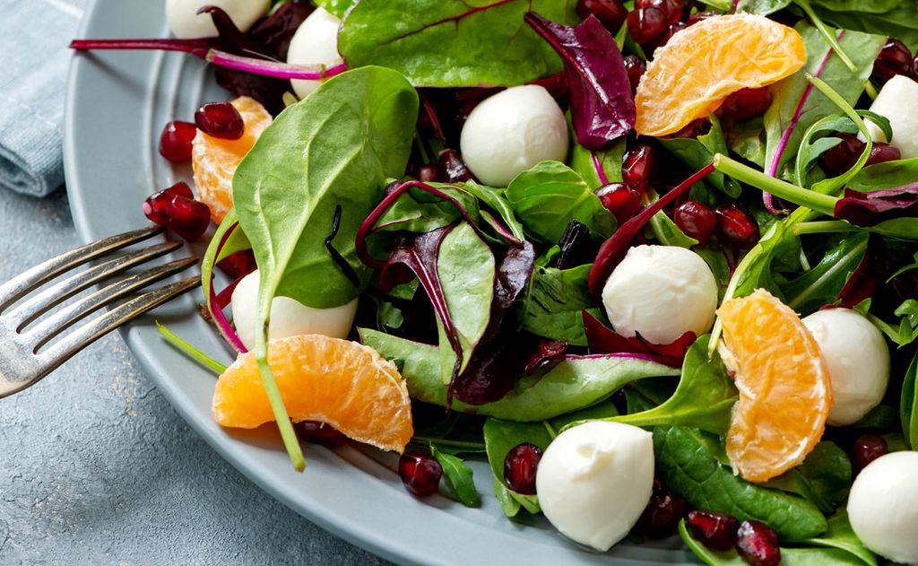 Ensalada de mandarinas, 'mozzarella' y granada