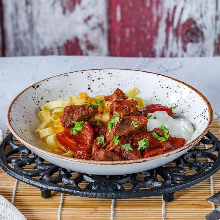 Guiso de venado con pasta