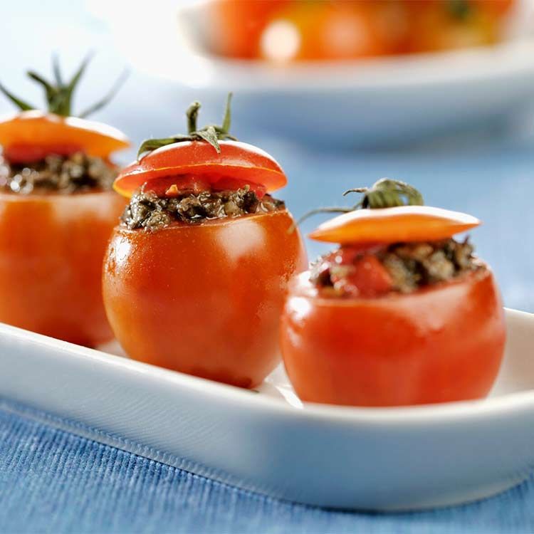 Tomatitos rellenos de 'tapenade' de aceitunas negras y pistacho