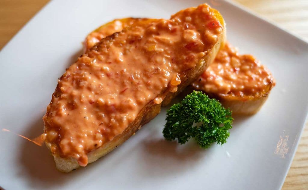 Tostas con salsa 'rouille'