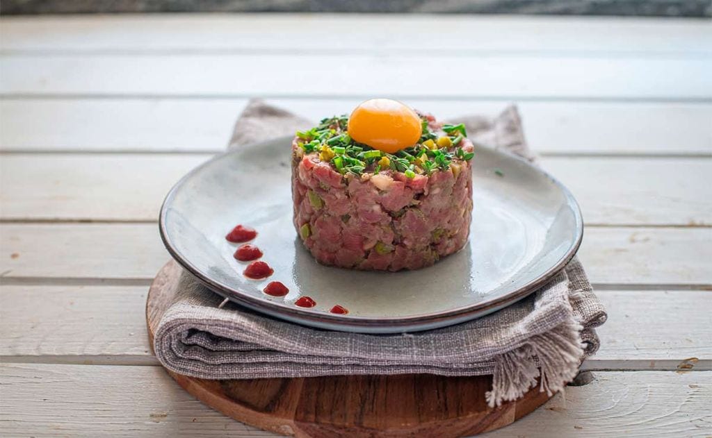 'Steak tartar' con confitura de tomate concentrado