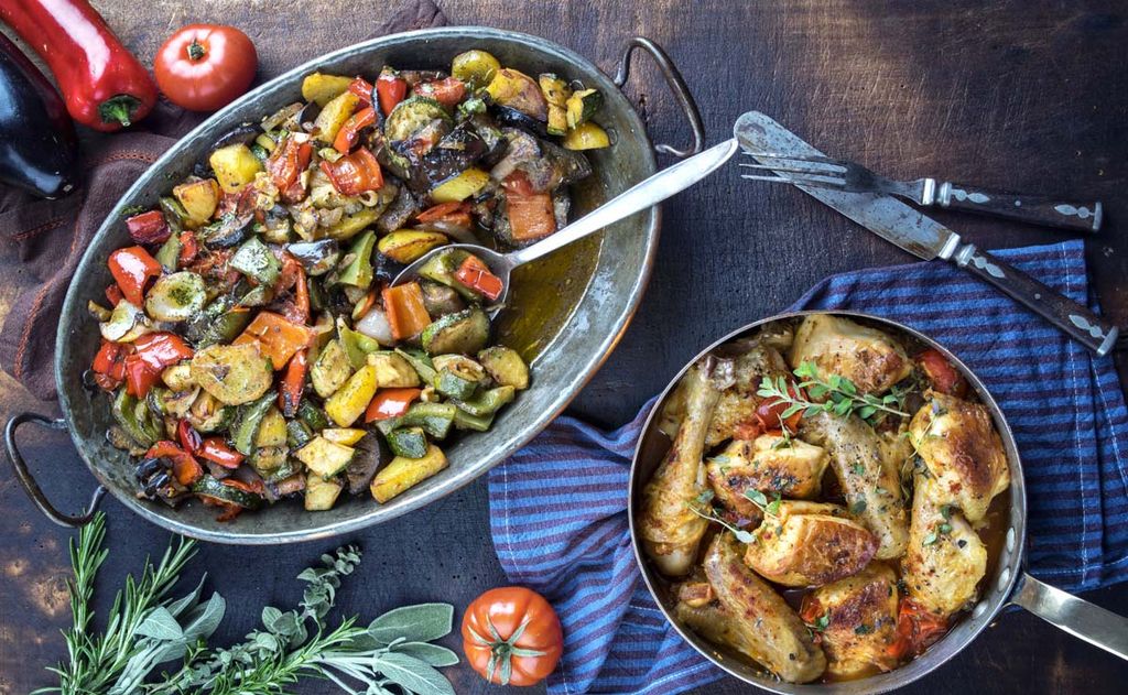 Pollo guisado con 'ratatouille' al horno