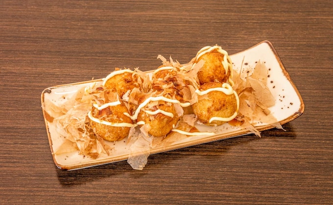 Albóndigas de calamar con 'katsuobushi'