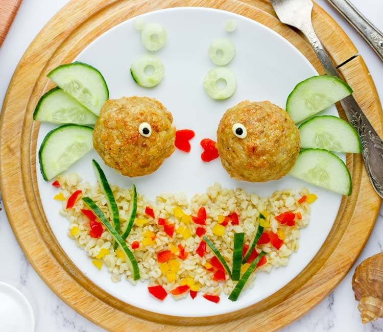 Albóndigas de mero y gambón con quinoa y verduras