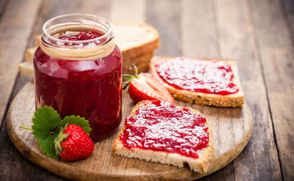 Pan Tostado Con Mermelada De Fresa Mermelada casera de fresas con tostadas