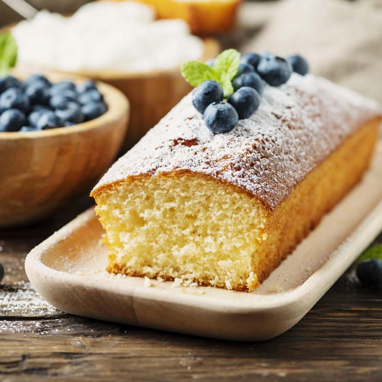 'Plum cake' tradicional de limón con arándanos