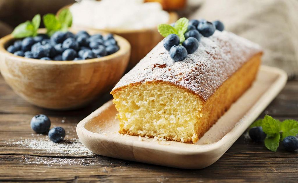 'Plum cake' tradicional de limón con arándanos