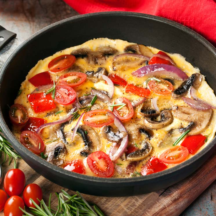 Tortilla vaga de champis, pimiento rojo, tomate y cebolla