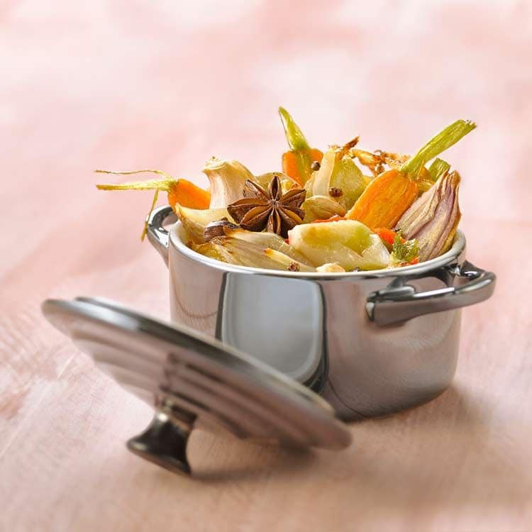 Cazuela de verduras guisadas con cardamomo y anís estrellado