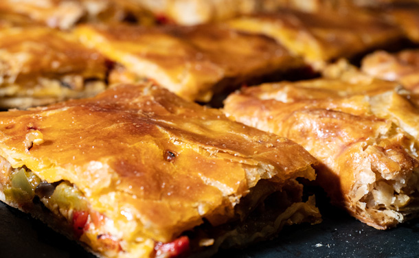 Empanada de pimientos y setas