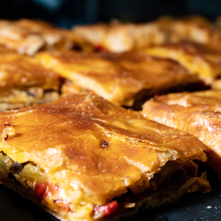 Empanada de pimientos y setas