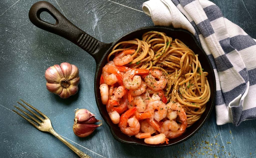 Hoy comemos: espaguetis integrales con ajo y gambas