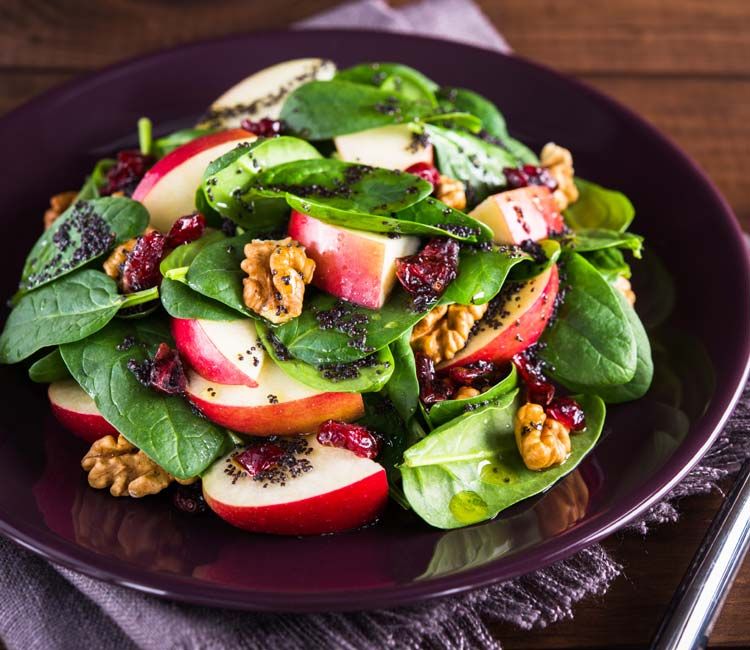 Ensalada de espinacas y manzana con aliño de semillas de amapola