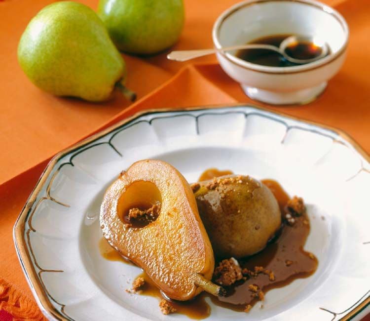 Peras con licor de almendras y 'amaretti'