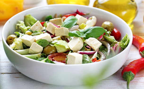 Ensalada de tofu y aguacate