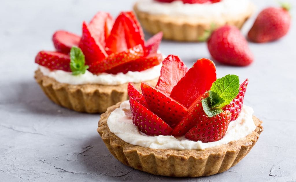 Tartitas de queso cremoso y fresas