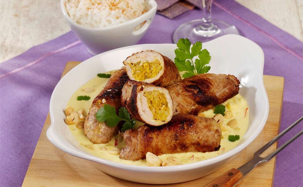 'Roulades' de ternera rellena de mango con salsa de coco y curry