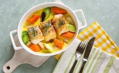Bacalao fresco con verduras y salsa de limón