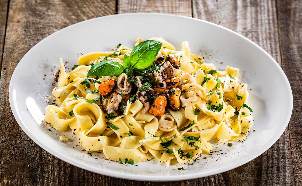 'Tagliatelle' con frutos del mar en conserva