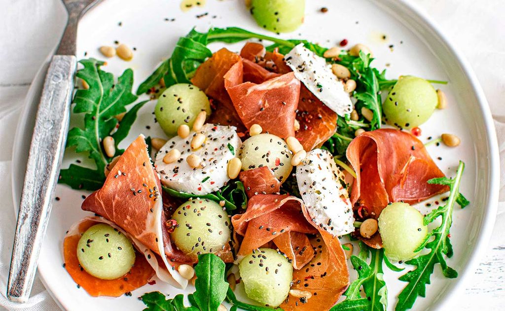 Ensalada de melón, jamón y queso de cabra